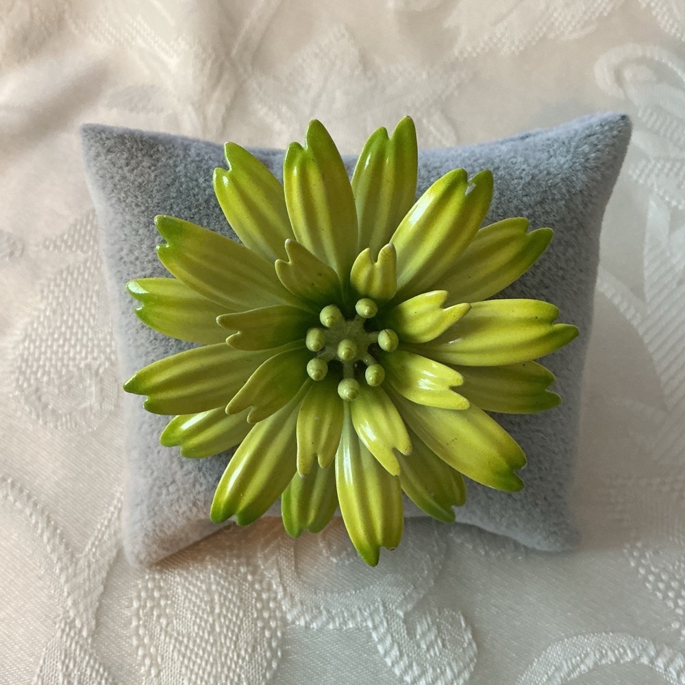 Yellow and Green Enamel Brooch - Picture 2 of 3